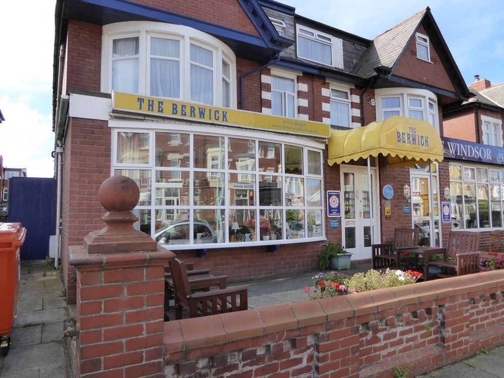 The Berwick - Over 40'S Only Blackpool Exterior photo