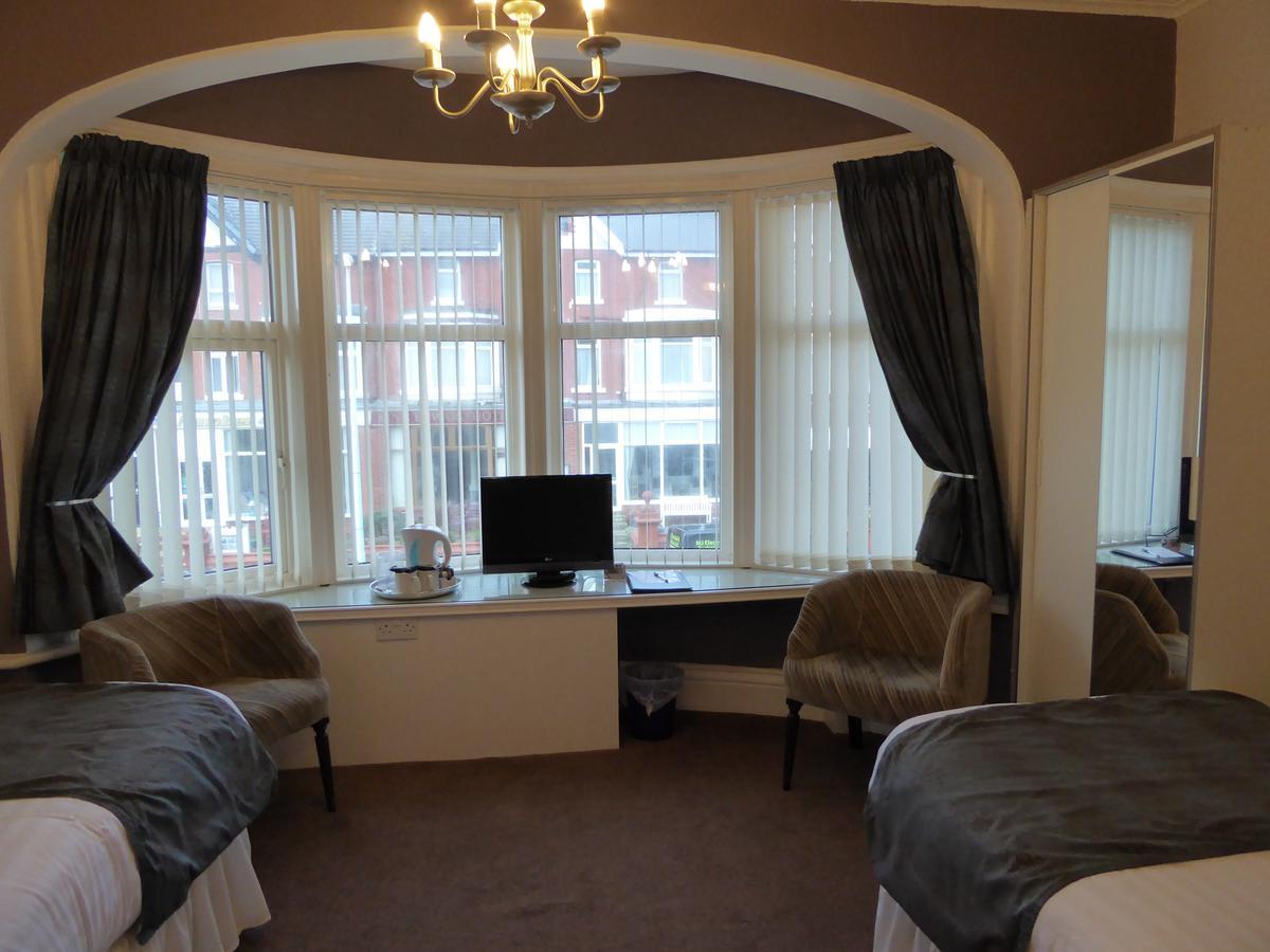 The Berwick - Over 40'S Only Blackpool Exterior photo